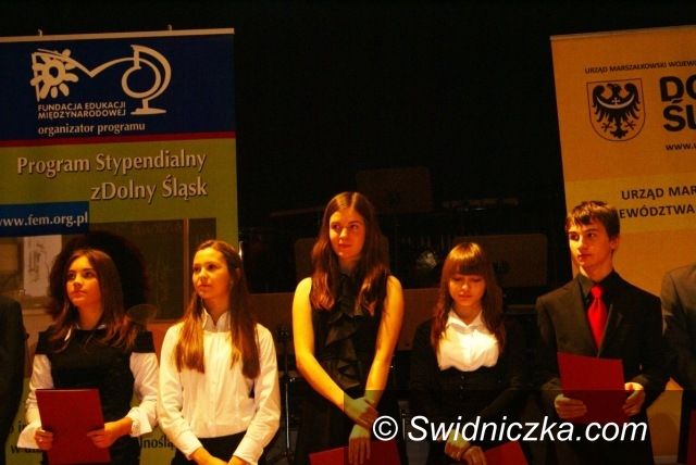 Świdnica: Trzy stypendia zDolnego Śląska powędrowały do Świdnicy