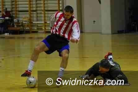 Żarów: Na czele Galacticos Osiek i U18 Żarów