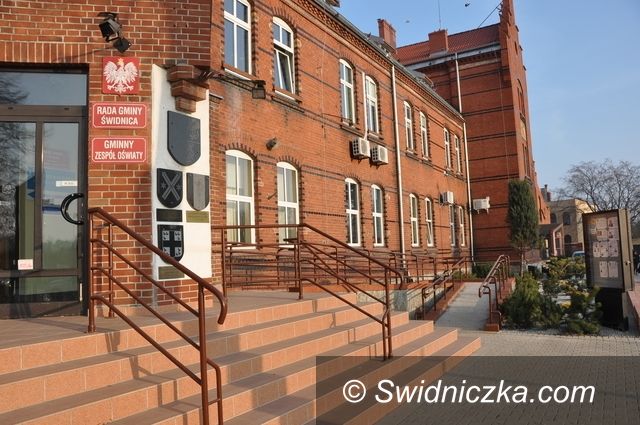 Świdnica: Urząd Gminy Świdnica z certyfikatem ISO i podjażdem