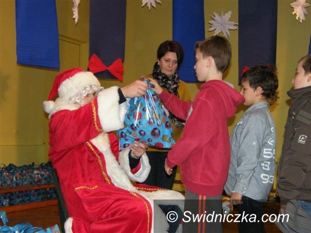 REGION, Świebodzice: Mikołajki pod ratuszem