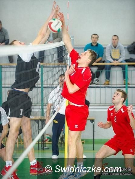 III-liga siatkarzy: W Legnicy powalczyli, u siebie przegrali w trzech setach