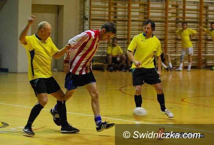 Świdnica: Świdnicka Halówka: Kabaret pokonując Żubrów wskoczył na pozycję wicelidera