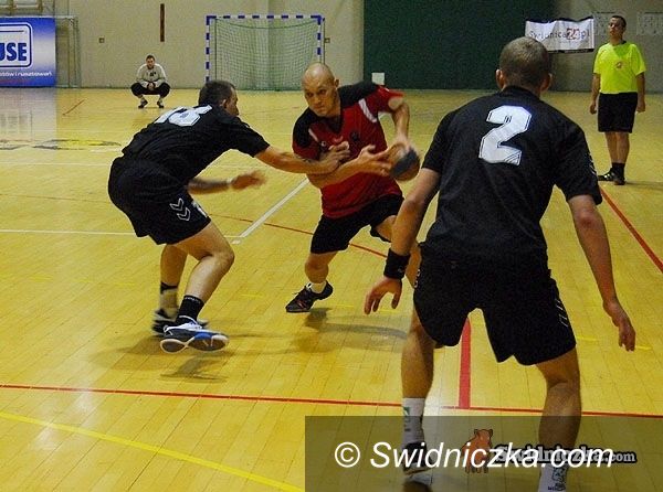 I-liga szczypiornistów: Daleka podróż do lidera rozgrywek