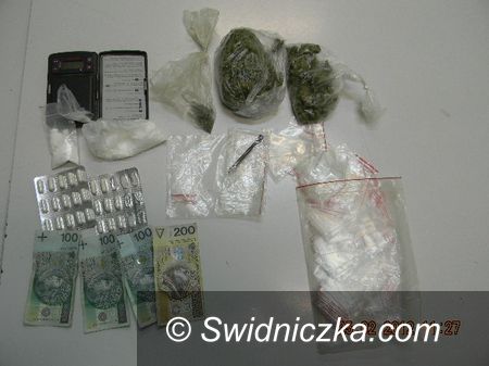 Strzegom: Policjanci przechwycili blisko 1200 porcji narkotyków