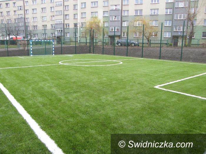 Świebodzice: 5 i 9–latek podpalili boisko w Świebodzicach
