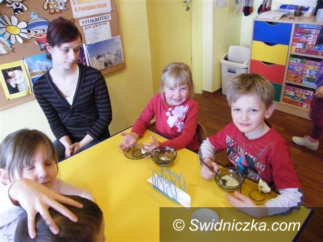 Świebodzice: Na praktyki przyjechała z dziećmi