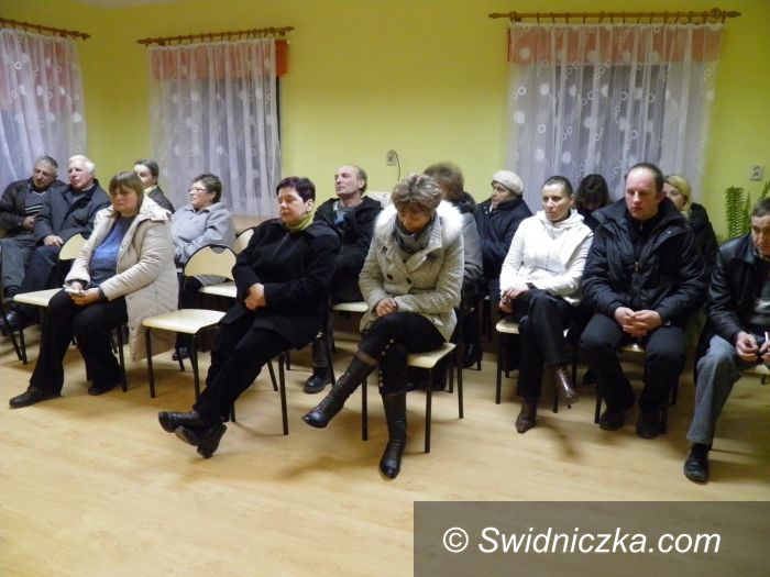 Gmina Żarów: Będą budować chodnik w Siedlimowicach