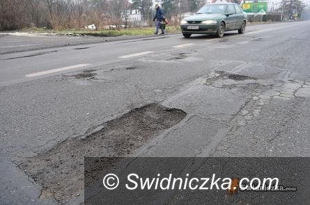 Świdnica: Łatanie dziur po zimie trwa