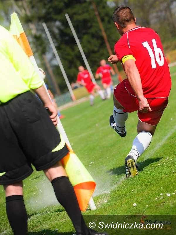 klasa okręgowa: Klasa okręgowa: Hit kolejki w Świebodzicach