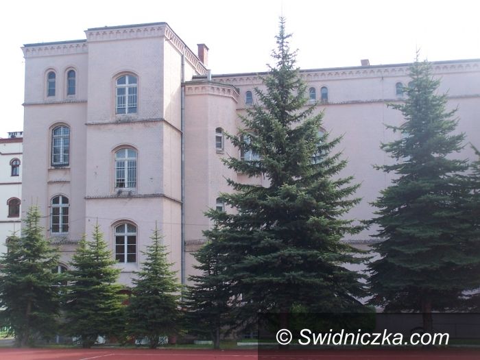 Świdnica: Uchwała intencyjna podjęta ws. połączenia gimnazjum z liceum