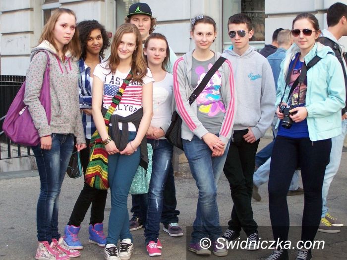 Świdnica: Szczęśliwi uczniowie z Gimnazjum nr 4