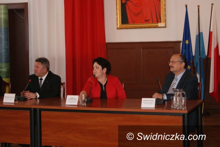 Strzegom: Umowa erekcyjna podpisana. Będą piec bułki dla McDonalda