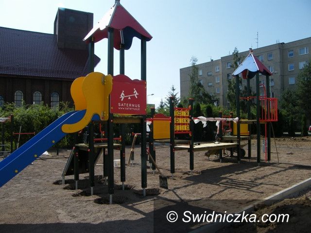 Świebodzice: Też będą mieli kolorowy plac zabaw