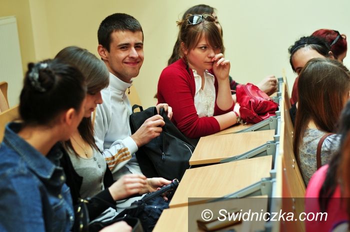 Świdnica: Humaniści z I LO na wykładach z eugeniki i ustroju państwa polskiego na Uniwerku Wrocławskim