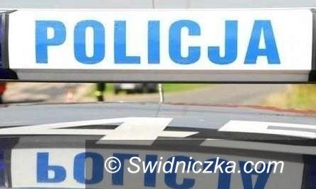 Świdnica: Wykręcił ręce, przewrócił na ziemię i okradł