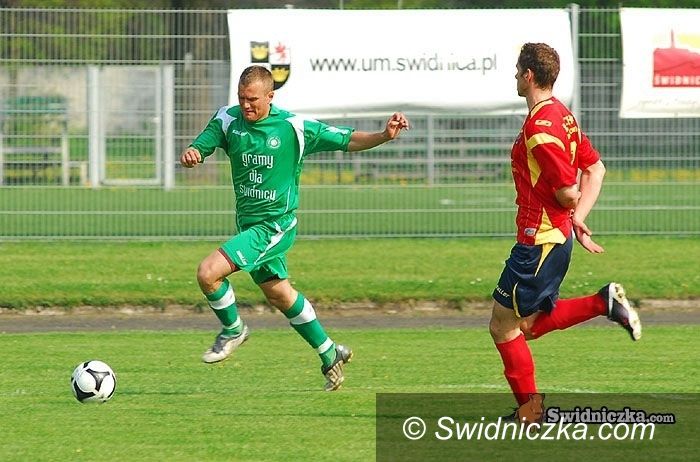 III-liga piłkarska: Wielkie derby regionu coraz bliżej