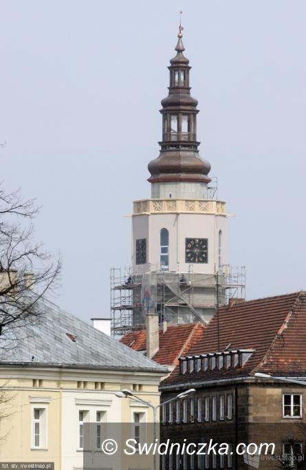 Świdnica: Kończą pracę na wieży, będzie festyn, pokazy laserów i moneta