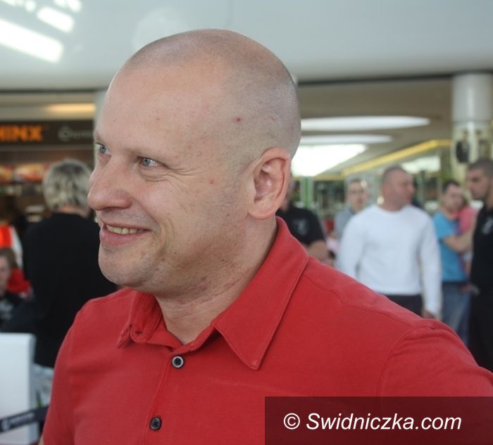 Wałbrzych/ Świebodzice: Arkadiusz Kaczmarek i Gareth Richards po oficjalnym ważeniu