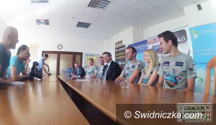 Świdnica: 20 tysięcy kilometrów przez Amerykę „Busem Przez Świat”