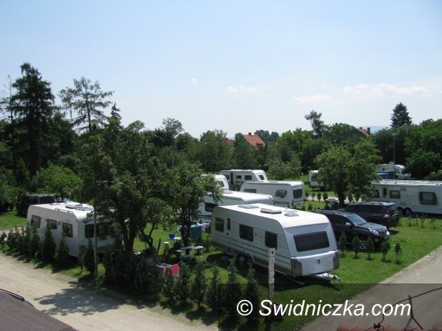 Świdnica: Oblężenie OSiR–u trwa – Anglicy atakują...