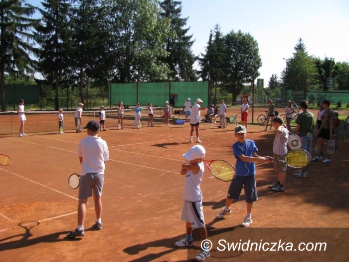 Świdnica: Tenisowe zajęcia z OSiR–em