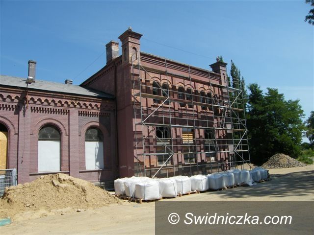 Świebodzice: Świebodzicki dworzec pięknieje