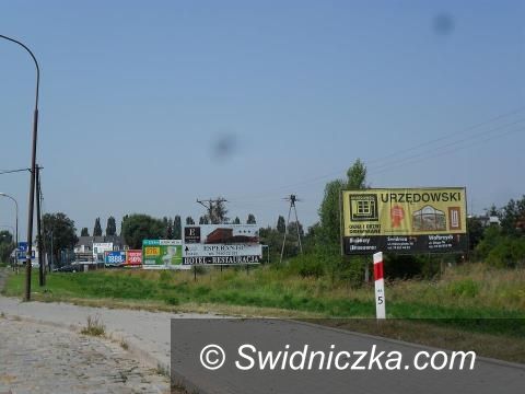Świdnica: Rzecznik miasta odpowiada ws. szpetnych reklam zalewających Świdnicę
