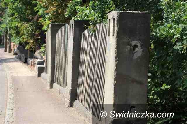 Świebodzice: Będziemy odtwarzać zabytkowy parkan