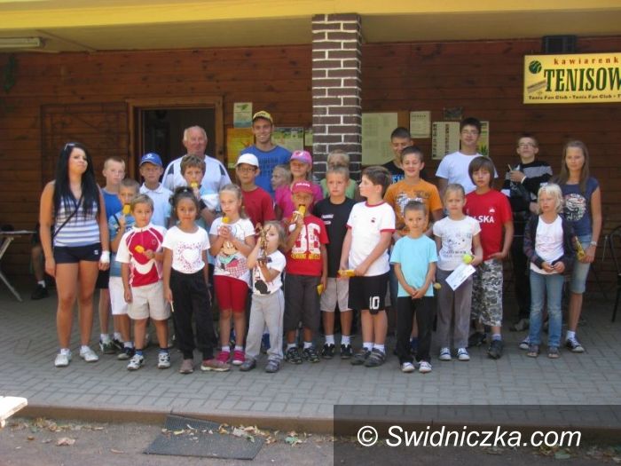 Świdnica: Wakacyjna szkółka tenisowa zakończona