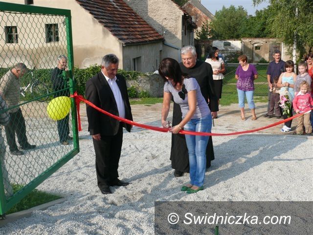 Grochotów: Plac zabaw w Grochotowie uroczyście otwarty