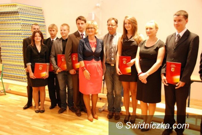 powiat świdnicki: Stypendia dla najzdolniejszych