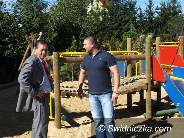 Świebodzice: Kolorowe place zabaw