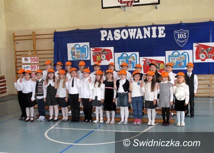 Świdnica: Pasowanie w Szkole Podstawowej nr 105