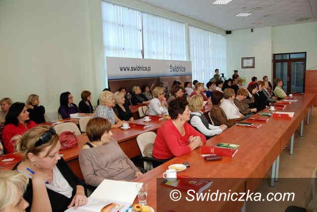 Świdnica: Pierwsza powiatowa konferencja "Wyjść z cienia"