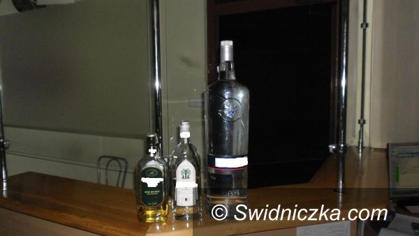 Świdnica: Próbowali wynieść alkohol z klubu Oxygen