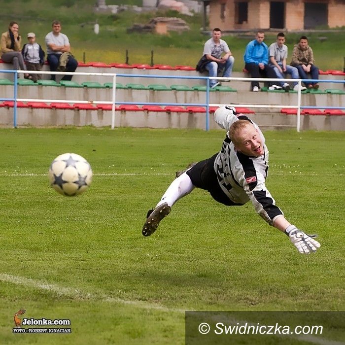 IV-liga piłkarska: IV–liga: Wielka Lipa na czele, AKS czwarty
