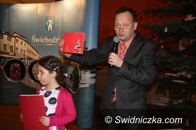 Świebodzice: W Świebodzicach robią piękne bożonarodzeniowe kartki