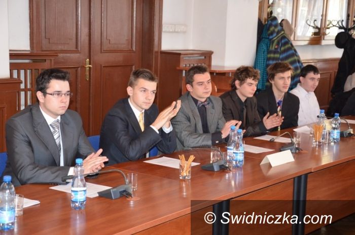 Strzegom: Młodzi radni zadebiutowali w swojej roli