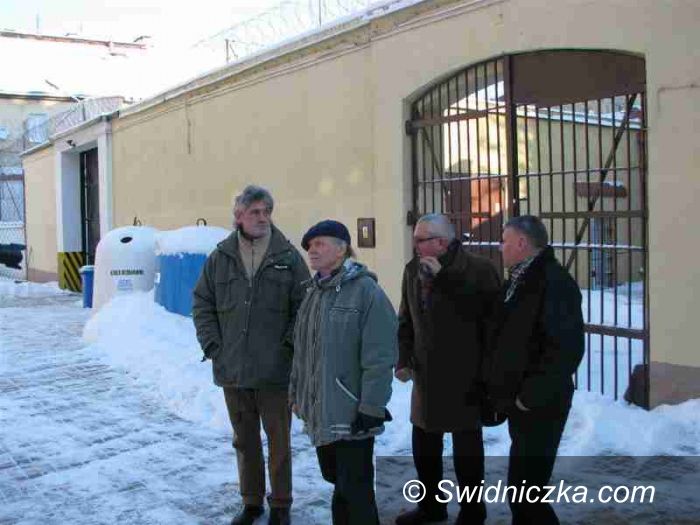 Świdnica/Kraj: Internowani w świdnickim areszcie