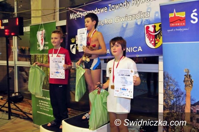 Świdnica: Tłumy młodych adeptów pływania podczas „Świdnickiej Gwiazdki”