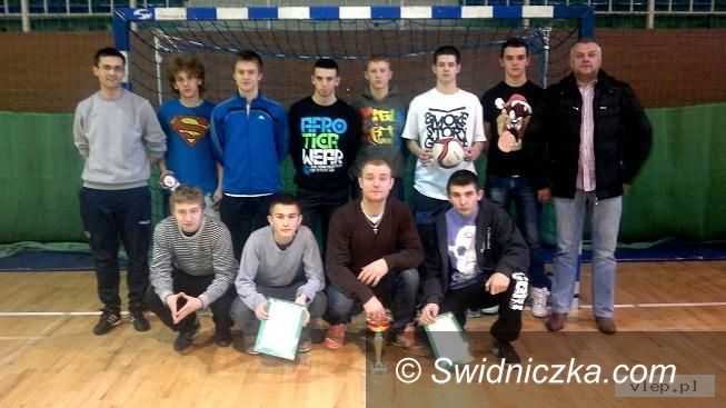 Jelenia Góra: Juniorzy Victorii Świebodzice sięgnęli po Puchar Prezesa KKS–u Jelenia Góra
