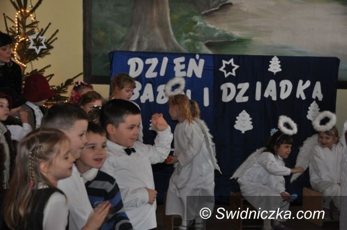 Gmina Świdnica: Pamiętali o swoich babciach i dziadkach