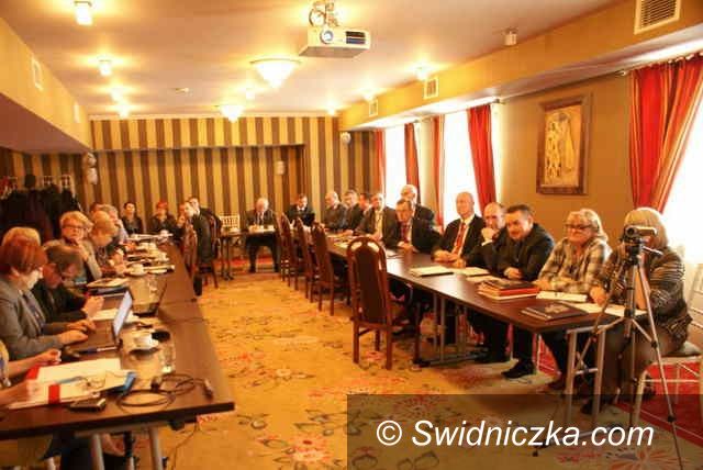 Piotrków Tryb.: Przedstawiciele powiatu świdnickiego na konferencji benchlearningowej w powiecie piotrkowskim