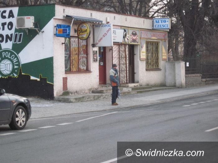 Świdnica: Pijany groził kobiecie maczetą