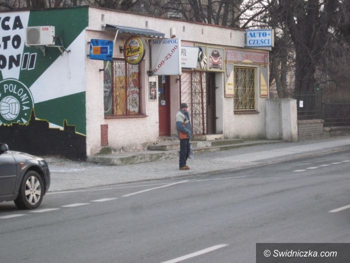 Świdnica: Pijany groził kobiecie maczetą