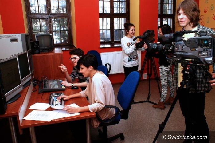 Świdnica: Nowy sprzęt w pracowni filmowej I LO