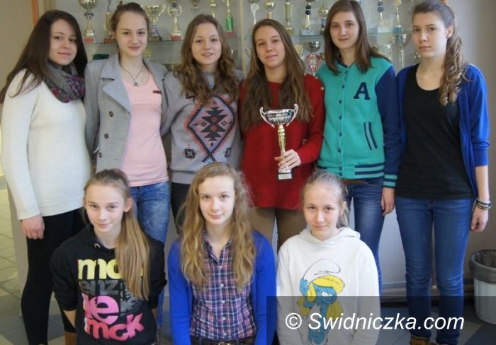Świdnica: Siatkarki Gimnazjum nr 1 najlepsze w strefie