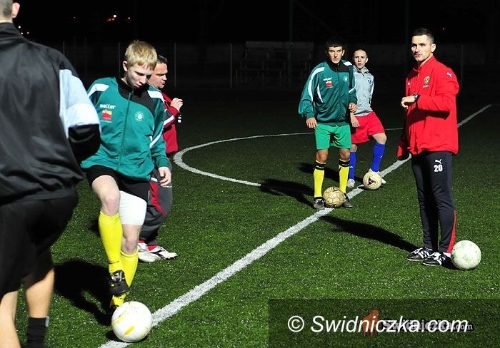 Lutomia Górna: Piłkarskie święto w Lutomi Górnej – kolejna akcja Fundacji "Łączy nas Football"!