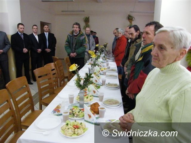 Świebodzice: Świąteczne śniadanie i paczki