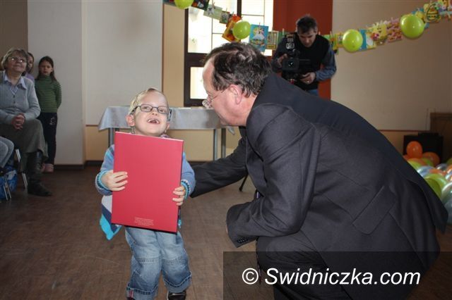 Świebodzice: Kolorowe, radosne kartki świąteczne